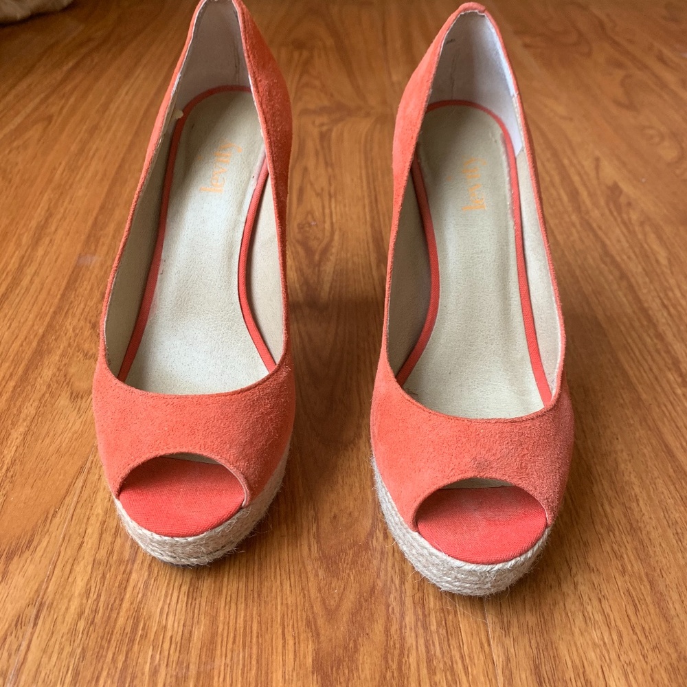 Levity Coral Platform Pump